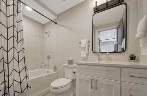 Downtown Lincoln Condo | Luxury 2BD-2BA Condo-DT LNK-Walk to UNL, Memorial Stadium, PBA, & Lied-sleeps 6