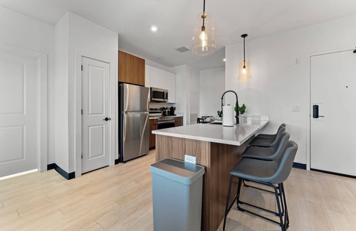 Everett Apartment | Luxury 2bd/2ba near Boston 2109