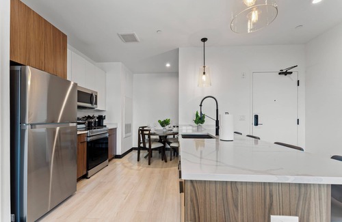 Everett Apartment | Luxury 2bd/2ba near Boston 2109