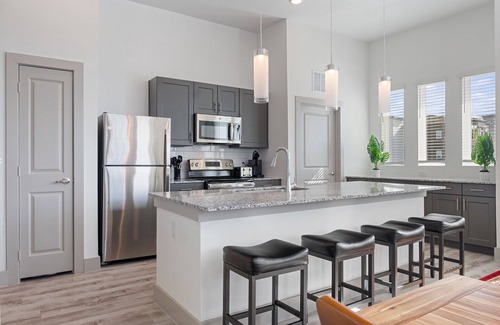 Stony Ridge North Apartment | Luxury 2BD/2BA Next to Airport 9193