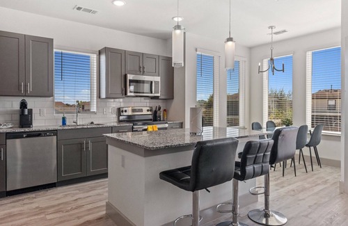 Stony Ridge North Apartment | Luxury 2BD/2BA Next to Airport 4894