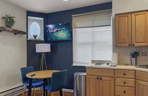 Rittenhouse Row Apartment | Luxury 2BD | 5 Beds | Rittenhouse