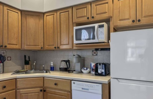 Rittenhouse Row Apartment | Luxury 2BD | 5 Beds | Rittenhouse