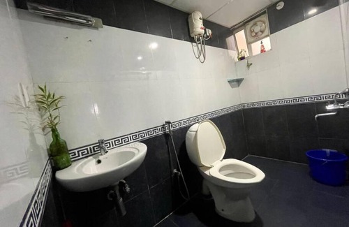 Thiruvananthapuram Apartment | Luxury 2BHK serviced apartment with free parking - AC Master bedroom