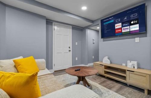 Washington Park Apartment | Luxury 2BR apt in Boston with Free Parking