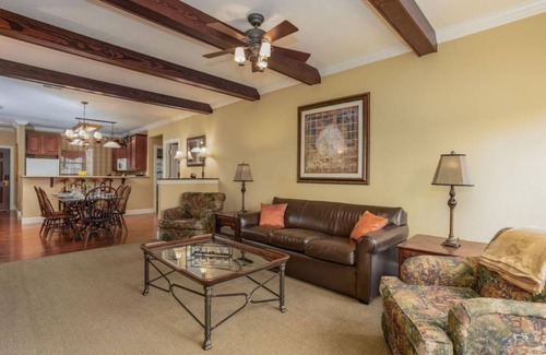 Branson Hotel | Luxury 2BR Condo in Great Rock Resort