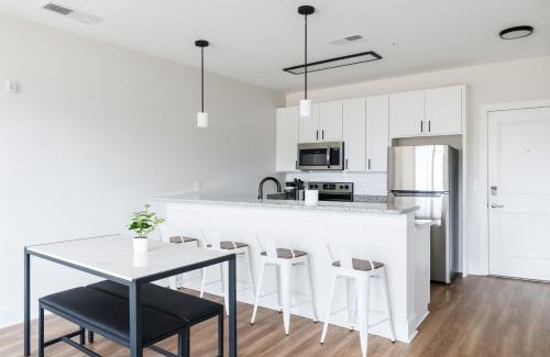 Glen Iris Apartment | Luxury 2BR Condo Steps from UAB Campus 5b