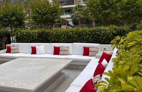New Cairo Apartment | Luxury 2BR - Private Pool & Garden