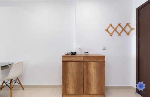 Tan Binh House | Luxury 2BRs Apt with Airport View, Free Gym & Pool