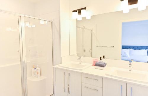 Chestermere House | Luxury 3 Bdrm 3 Bath townhome in Chestermere