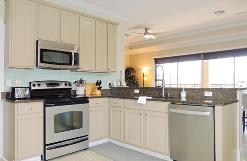 Braden River House | Luxury 3 Bed, 2 Bath Pool Home On Lake.