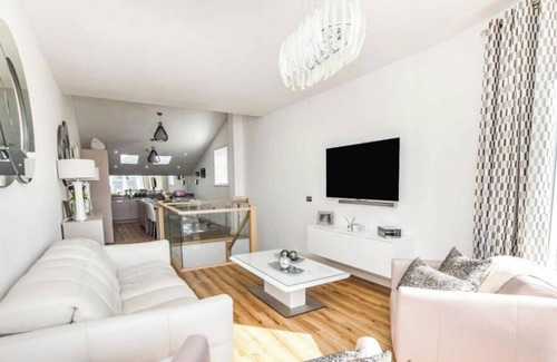 Trafford Apartment | Luxury 3-bed Duplex Penthouse