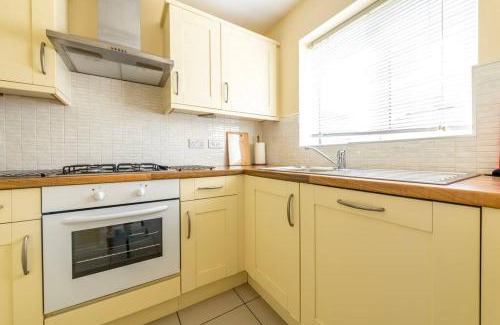 Cribbs Causeway House | Luxury 3 Bed house, 8 people, with street parking!