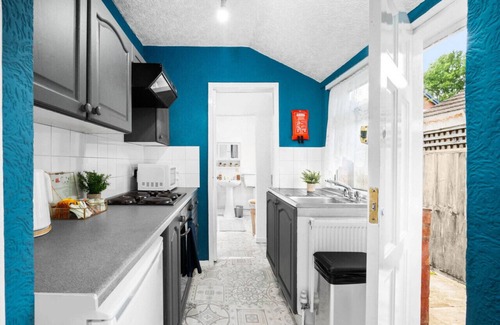 Birmingham House | Luxury 3 Bed House with Garden & Parking