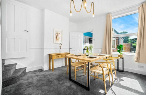 Birmingham House | Luxury 3 Bed House with Garden & Parking
