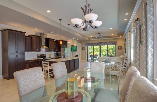 Naples Park House | Luxury 3 Bedroom 2 Full Bath Close To Beach. Heated Pool Hot Tub