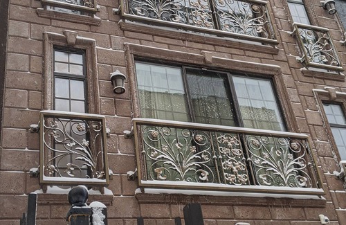 Upper Manhattan House | Luxury 3 Bedroom 3 Bath w Private Garden 2 stops to Central Park or Times Square