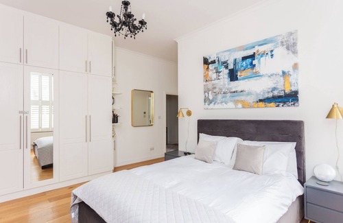 Streatham Hill Apartment | Luxury 3 bedroom apartment with large garden & gym