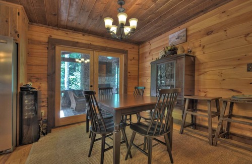 Cashes Valley Cabin | Luxury 3-bedroom cabin in charming Blue Ridge