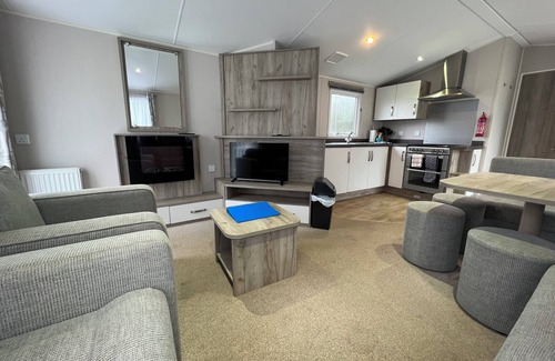 Shanklin House | Luxury 3 Bedroom Caravan MC37, Shanklin, Isle of Wight, Dog Friendly