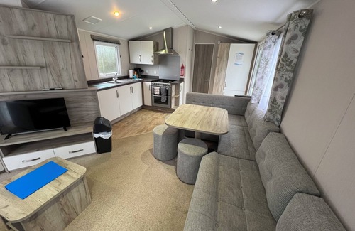 Shanklin House | Luxury 3 Bedroom Caravan MC37, Shanklin, Isle of Wight, Dog Friendly