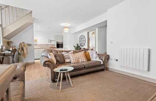 Killin Villa | Luxury 3 Bedroom Cottage in Centre of Killin