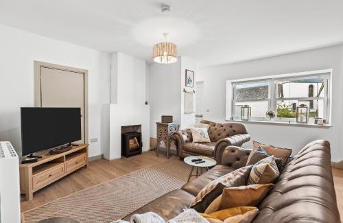 Killin Villa | Luxury 3 Bedroom Cottage in Centre of Killin