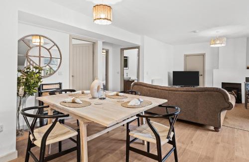 Killin Villa | Luxury 3 Bedroom Cottage in Centre of Killin