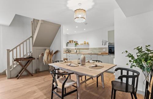 Killin Villa | Luxury 3 Bedroom Cottage in Centre of Killin