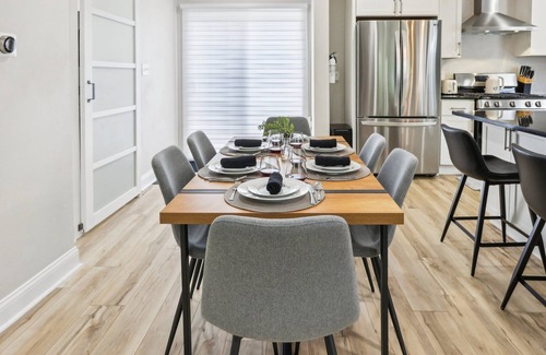 Brewers Hill House | Luxury 3-bedroom retreat with Hot Tub! I Steps away from downtown MKE I Sleeps 8