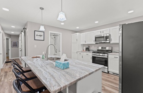 Nicholasville House | Luxury 3-bedroom house with WiFi, AC, Hottub.