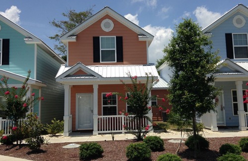 Myrtle Beach Cottage | Luxury 3-BR Cottage/Pool&WiFi, Steps to Ocean