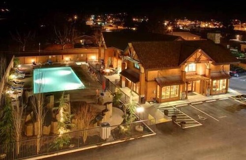 Chelan Condo | Luxury 3 Br Resort Condo At Lake Chelan, 2 king Bedrooms , NICE!