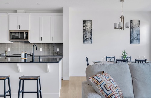 Southeast Calgary House | Luxury 3BDR large House-4 mins to Seton Hospital-Parking/Pet Free