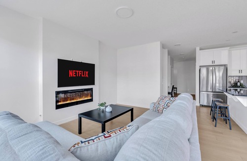 Southeast Calgary House | Luxury 3BDR large House-4 mins to Seton Hospital-Parking/Pet Free