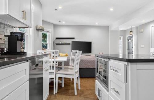 Highland Park Apartment | Luxury 3BR 2BA Boston Penthouse