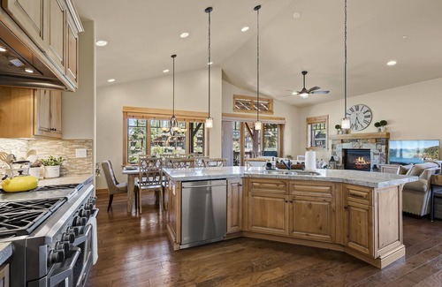 Truckee House | Luxury 3BR Getaway in Schaffer's Mill | Golf Access, EV Charger & AC