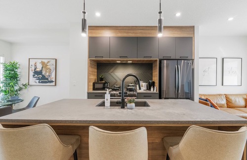 North Central Edmonton House | Luxury 3BR Home w/King Bed