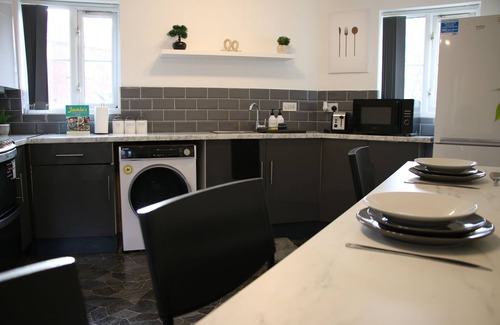 Cheetham Hill House | Luxury 3BR House Nearby AO arena - Free Parking