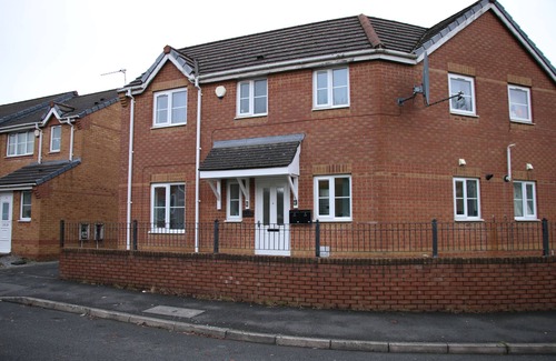 Cheetham Hill House | Luxury 3BR House Nearby AO arena - Free Parking