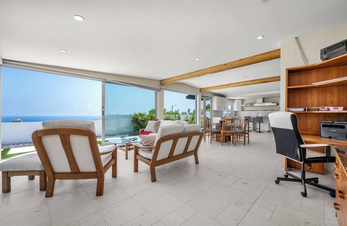 Malibu House | Luxury 3BR Malibu Home w Pool/Panoramic Ocean View
