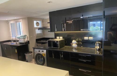 Heliopolis Apartment | Luxury 3BR Pool View Near Airport!