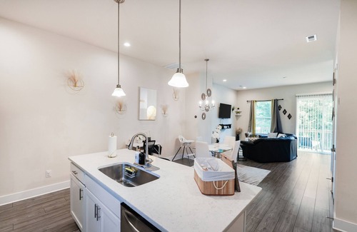 Charlotte House | Luxury 3BR Townhome Near Uptown Family-Friendly + Business Re