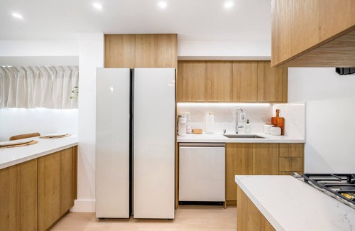 Honolulu Condo | Luxury 3BRD[5beds]+2BTH+Partial Ocean View+Parking