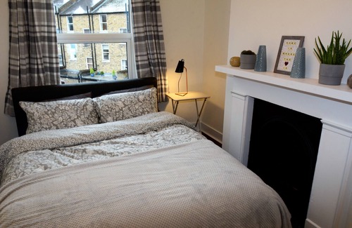 Holloway Apartment | Luxury 4/5 bed 2 bath Victorian London home