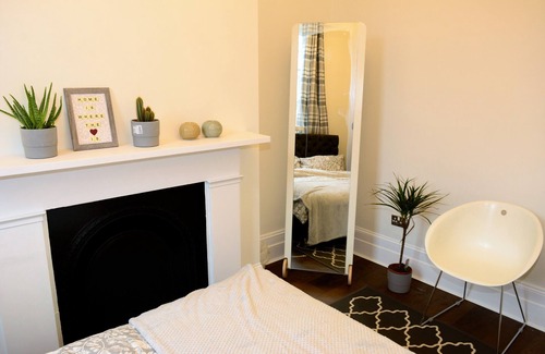 Holloway Apartment | Luxury 4/5 bed 2 bath Victorian London home
