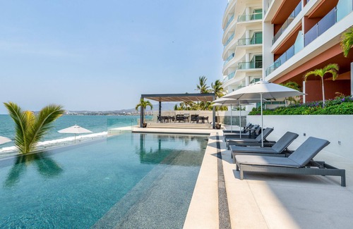 Bucerias Condo | Luxury 4 bed/4 bath Beach Front Condo with Pool - Bucerias