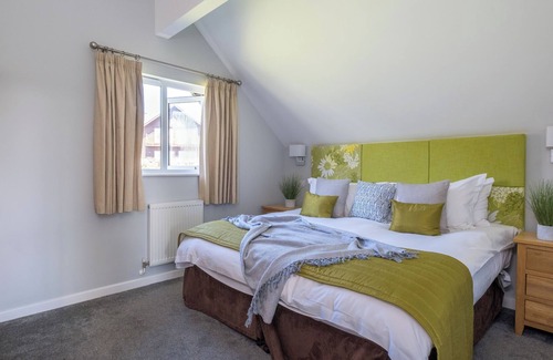 Winnard's Perch Cabin | Luxury 4 Bed Lodge, Retallack Resort near Padstow