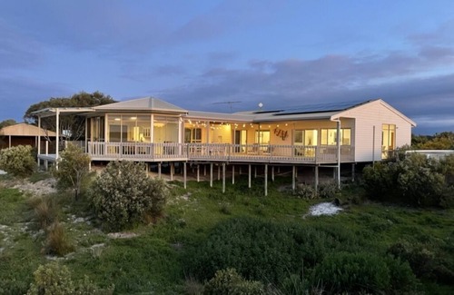 Island Beach House | Luxury 4 Bedroom/4 Bathroom Home with Large Deck, Beach Views & Free Wi-Fi