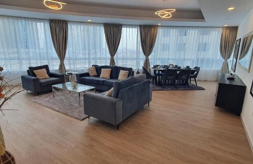 Dubai Marina Apartment | Luxury 4 bedroom apartment close to the beach